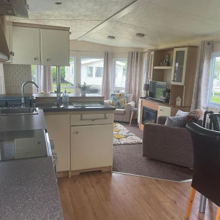 Remarkable 2-Bed Villa caravan in Driffield Skipsea Esterno foto