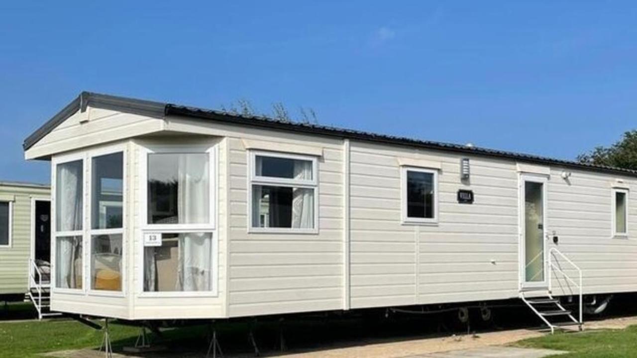 Remarkable 2-Bed Villa caravan in Driffield Skipsea Esterno foto