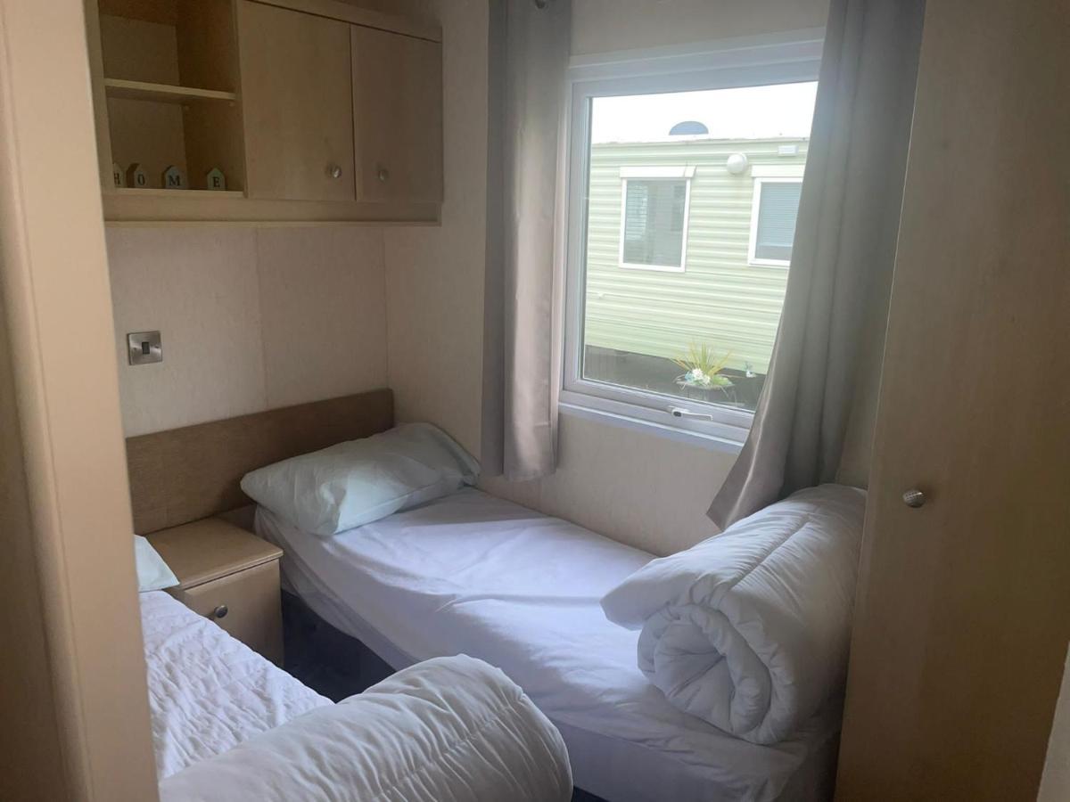 Remarkable 2-Bed Villa caravan in Driffield Skipsea Esterno foto
